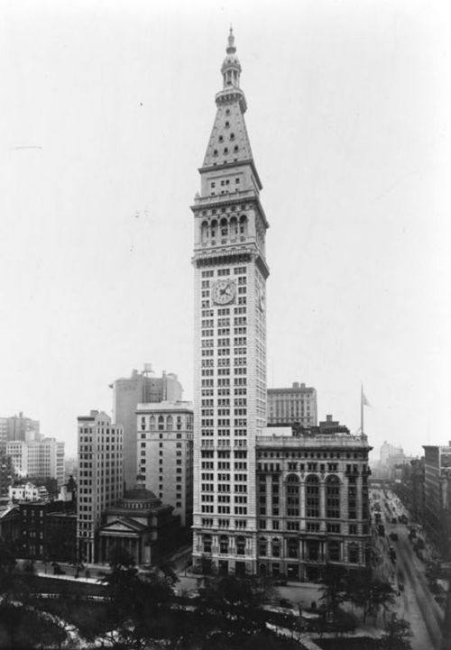 Metropolitan Life Bldg., Manhattan, New York City, in 1911 (This image is available from the United States Library of Congress's Prints and Photographs division)